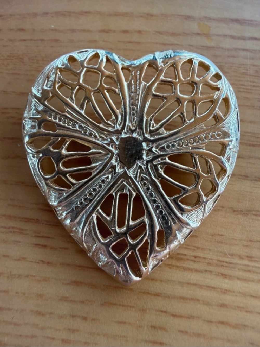 Heart Filigree Brooch Pin - Gold Tone